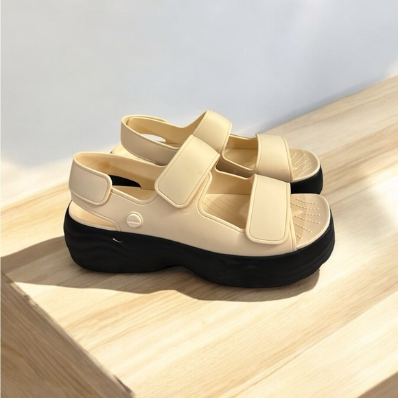 Crocs Skyline Platform Sandal Vanilla Black. NWT. Size 10. - Picture 5 of 8